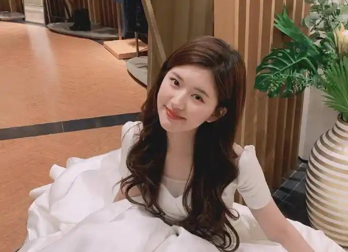 原创赵露思生日大哭热度一再降低昔日甜剧女王流量不再