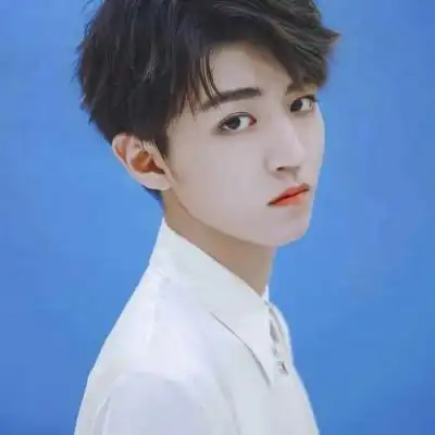 小螃蟹王俊凯帅气成熟头像 念七_男生头像_我要个性网