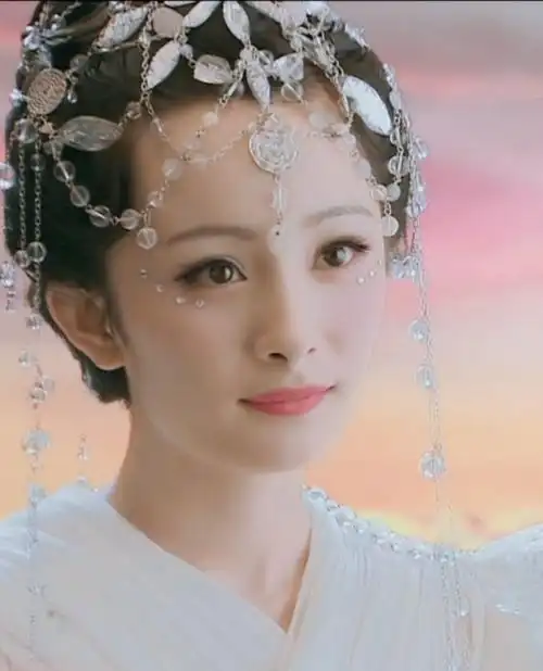 女星古装白色头饰造型,杨幂杨紫刘诗诗李沁古力娜扎谁最美?