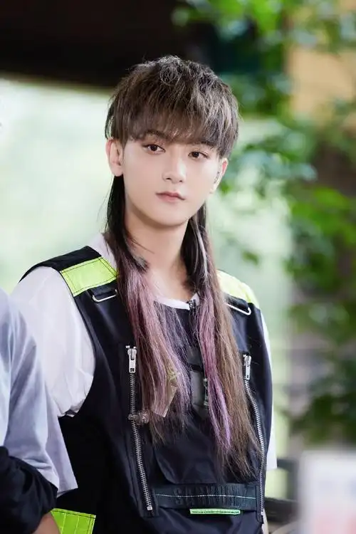 黄子韬红色长发造型帅气图片14