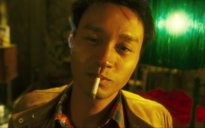 up主: yannwu  l当王宝强和张国荣抽同一根烟时 抽烟的姿势你学会了吗