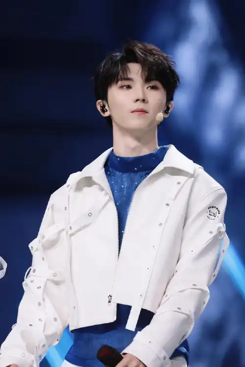 马嘉祺超话#马嘉祺叁重楼暨出道四周年演唱会#20231119 澳门是蓝色