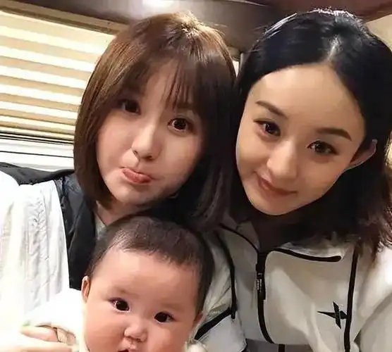 赵丽颖4岁儿子现身,活泼主动反抗妈妈,港媒曝她与冯绍峰复婚