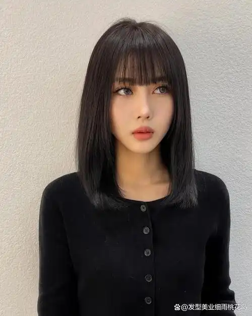 又甜又飒的锁骨发,到了春季不冷不热的季节最适合这种不长不短的发型