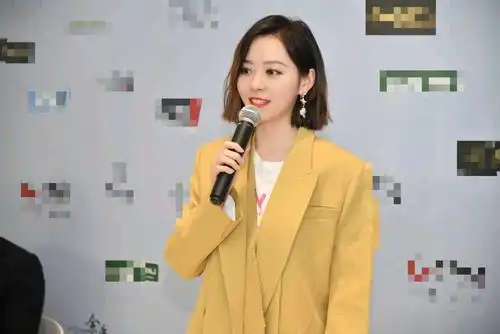 张靓颖现身发布气色超好,俏皮短发颜值秒回18岁