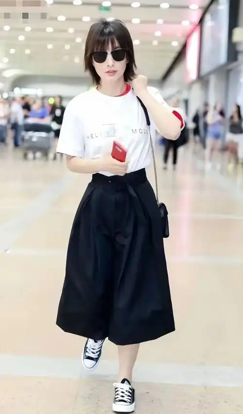 吴昕40岁了却越穿越年轻看她如何用白色单品打造高级女神范儿