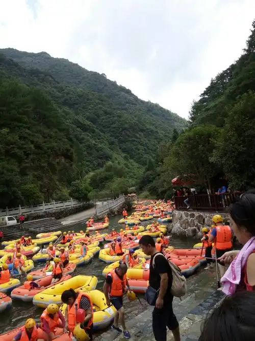 带着孩子玩大觉山漂流,虽然孩子已成年,身为母亲还是想护你周全,全程
