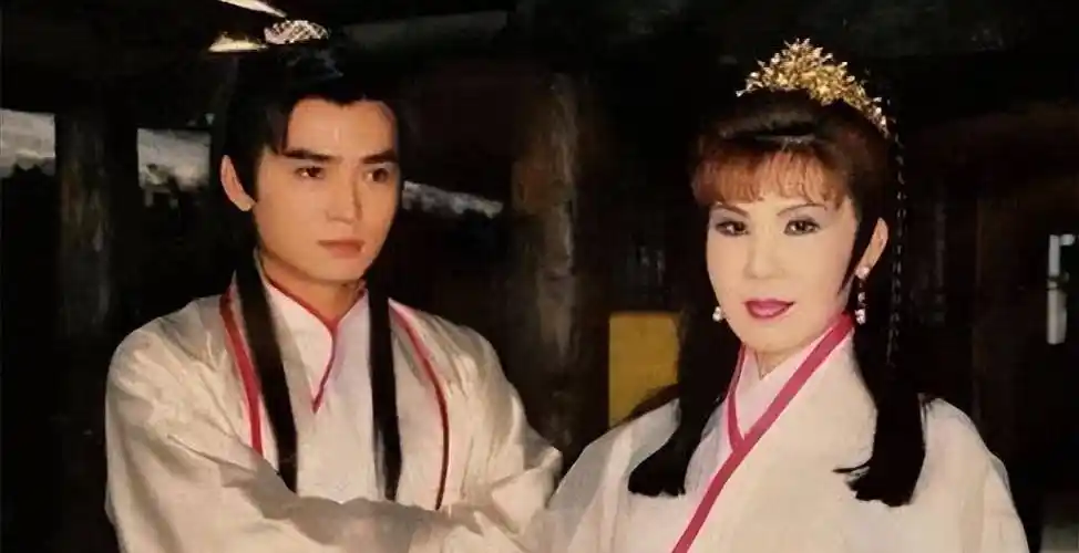 焦恩俊:为1000万,我强忍痛苦和"60岁大妈"拍吻戏,现在难自愈_合作