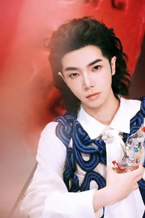 华晨宇出道12周年快乐