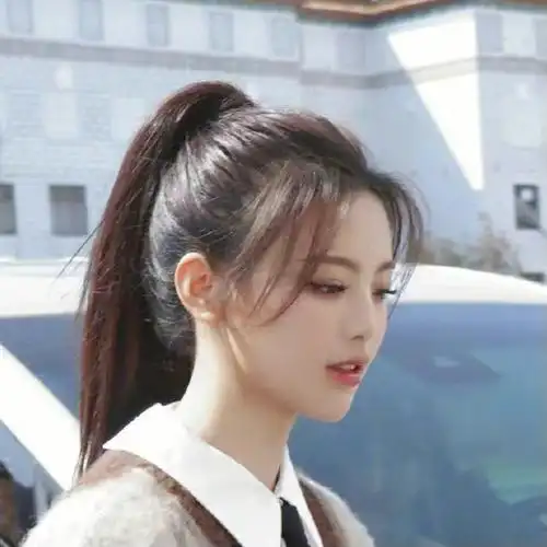 八字刘海  前面粗一点后面细细的 眉毛弯度稍微流畅一点真的超级好