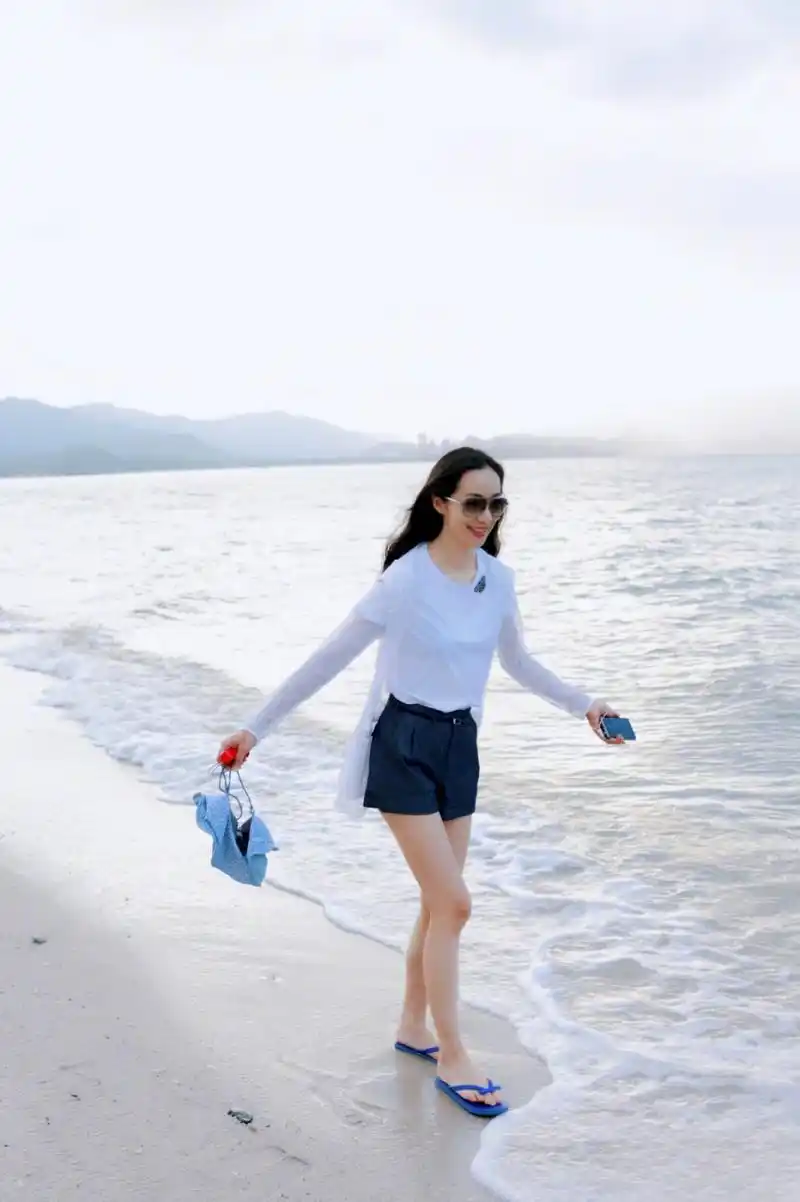 韩雪  海滩光脚丫浅秀美腿玉足[笑哭]