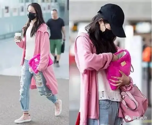 veja 小白鞋msgm 牛仔夹克她穿了什么?bally suzy 手袋她背了什么?