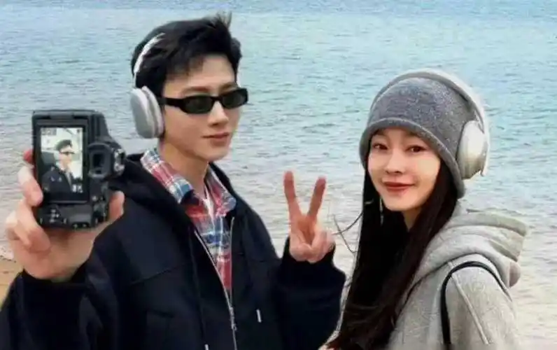 "爱豆恋爱细节曝光,粉丝也成为了他们play中的一环_关系_生活_蔡徐坤