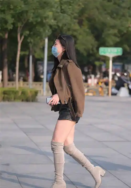 粗跟春靴款式多,轻松穿出你想要的气质_黑色_靴子_时尚女孩