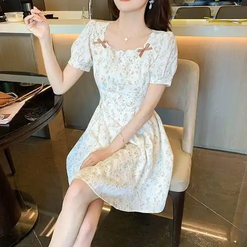 法式方领蕾丝连衣裙女年夏装新款碎花收腰显瘦高贵气质裙子-阿里巴巴