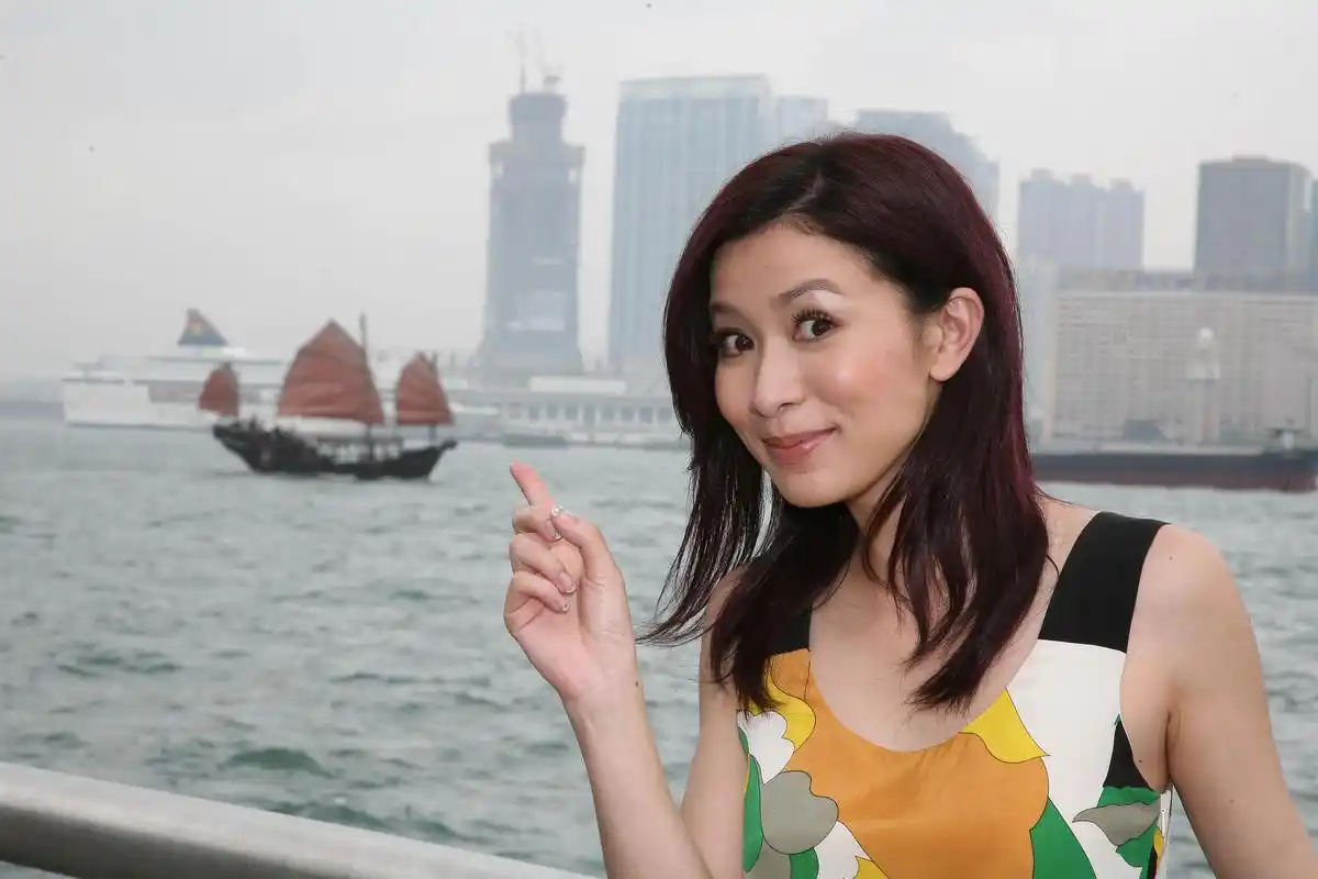 p>佘诗曼,1975年5月28日出生于香港,中国香港女演员,毕业于 a target