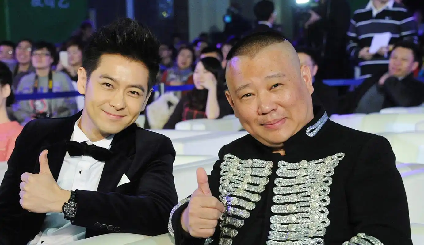 一次活动上林志颖从郭德纲走过说,"叔,麻烦让一下"郭德纲一听乐了:我