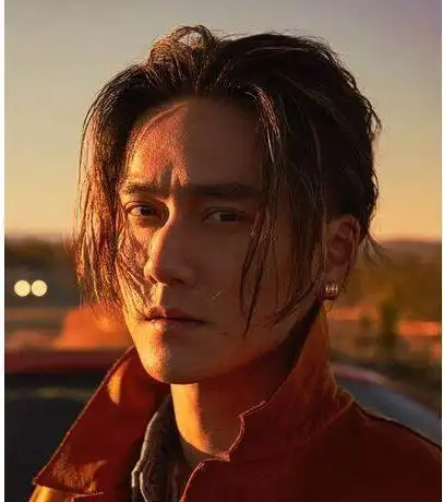 胡歌的长发造型帅炸了中长发才是检验男明星颜值的标准