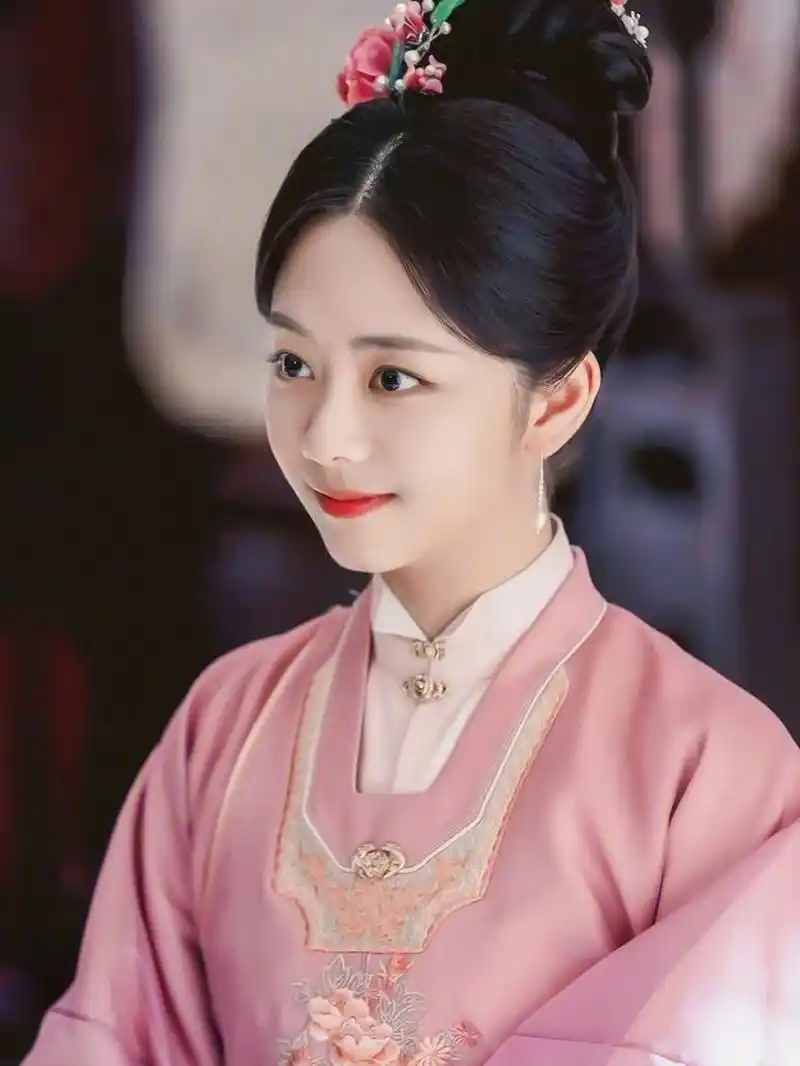 谭松韵新剧《蜀锦人家》7月将开机,她有点着急,但也只能被动的等着