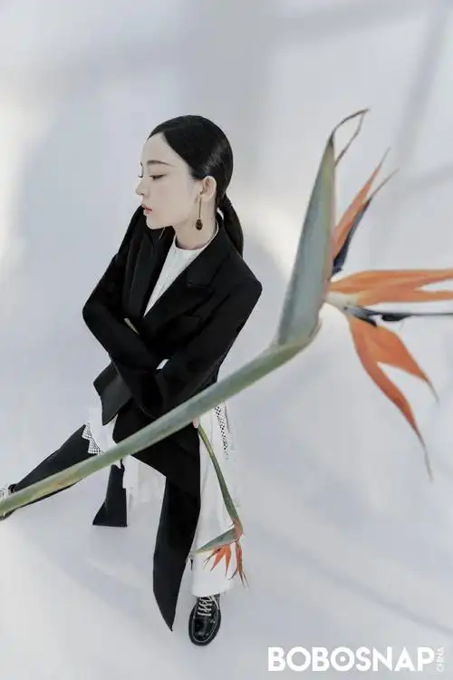 娜扎西装干练酷美写真图片,古力娜扎图片-第9图