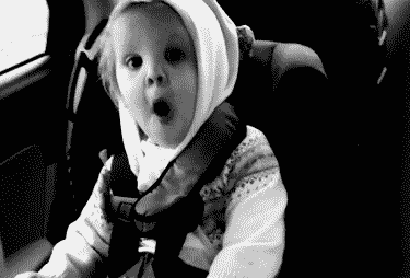 坐在车里兴奋不已的小孩 搞笑小孩 萌小孩小朋友 婴儿幼儿宝宝