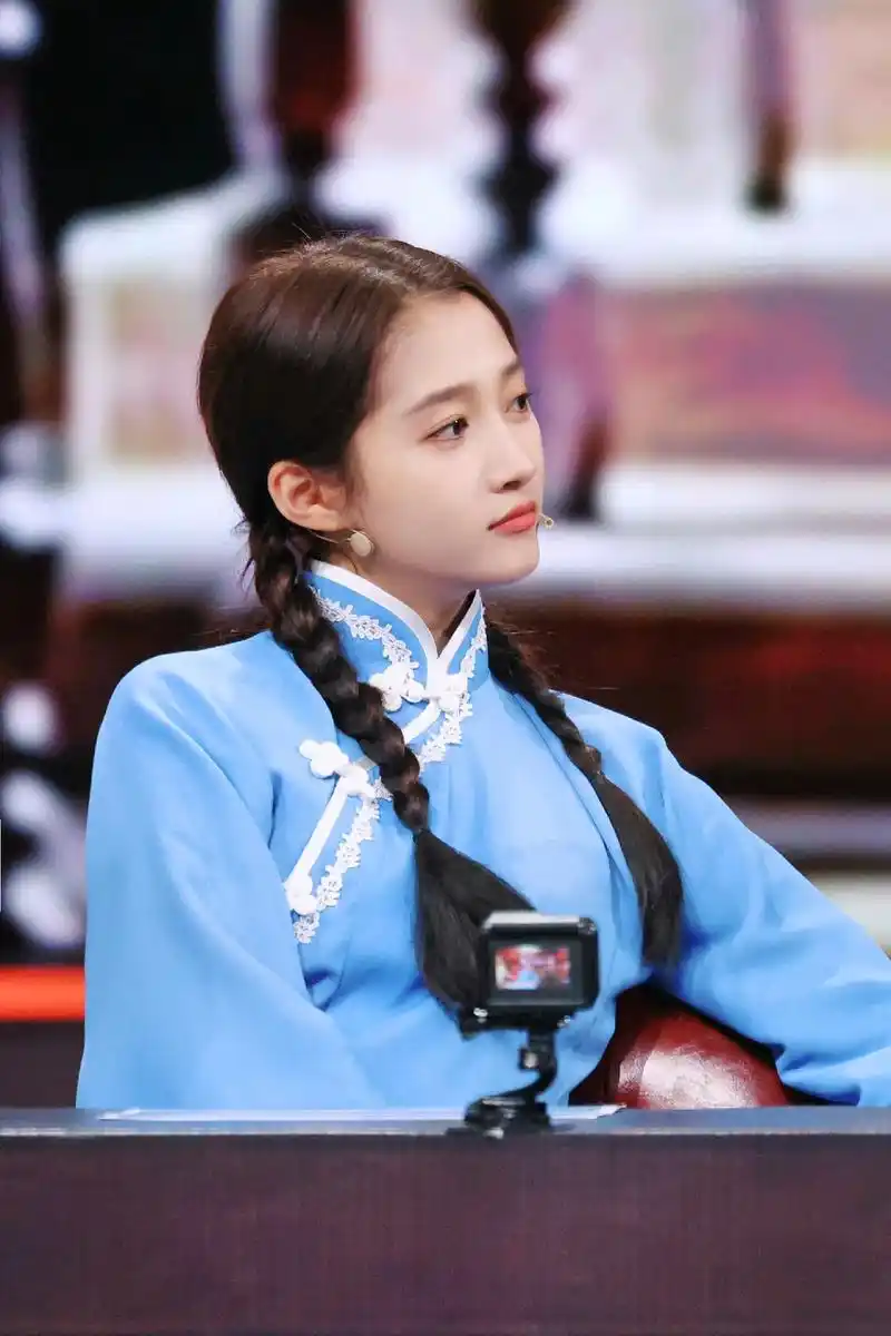 她真的适合极素,越素越美#关晓彤 #王牌对王牌造型  - 抖音