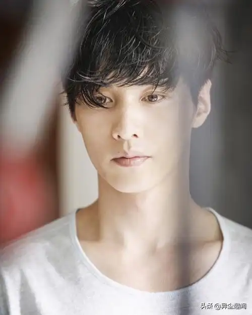 蓝色生死恋元斌12年没有新作品近照44岁长出24岁的脸太帅了