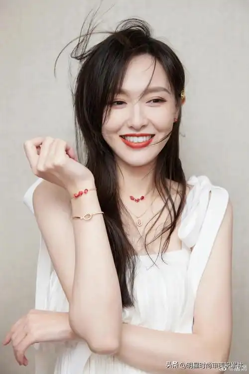 近期唐嫣营业简直不要太美,可盐可甜,状态也太好了叭~ 676767