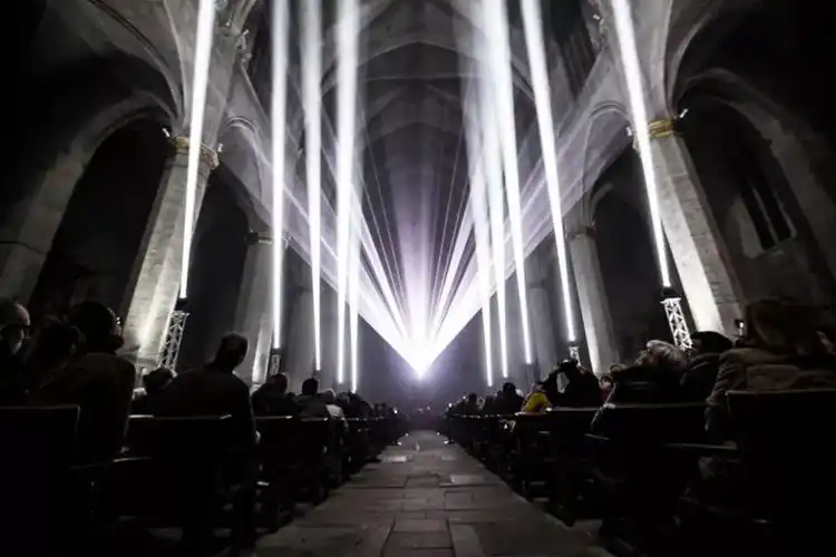 遇上灯光,教堂也"疯狂"!