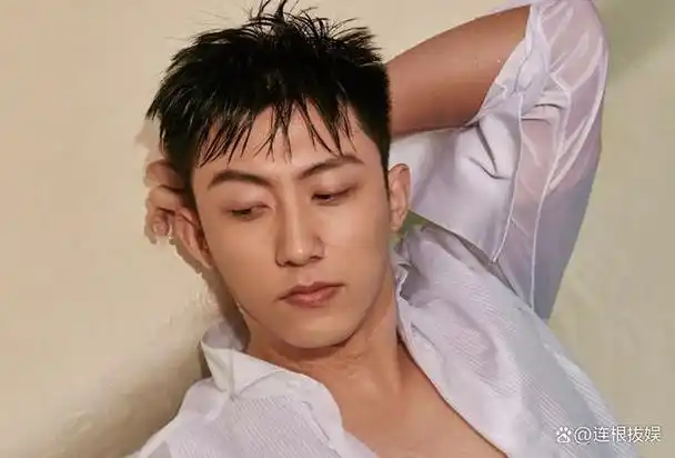 黄景瑜在90后男演员中并不属于特别高调的那一种类型.