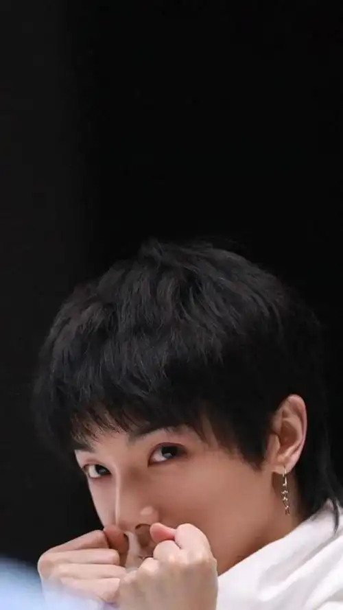 [手机壁纸]华晨宇手机壁纸,明星专辑壁纸,手机锁屏壁纸0303