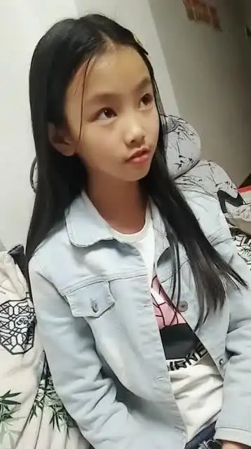 宋小睿素颜的样子,没想到也这么出众,底子好就是有优势!