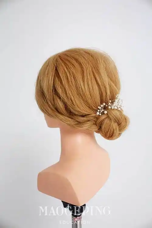 一款简单随意的低马尾盘发干净又清爽赶快get同款