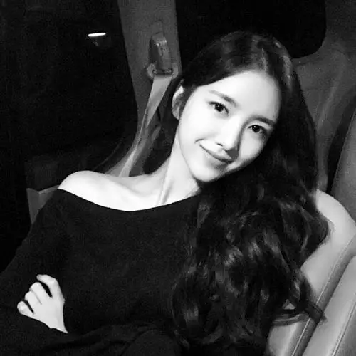 1月15日 22:51   关注  黑白女头 精致 御姐 韩系 手机控 评论 收藏