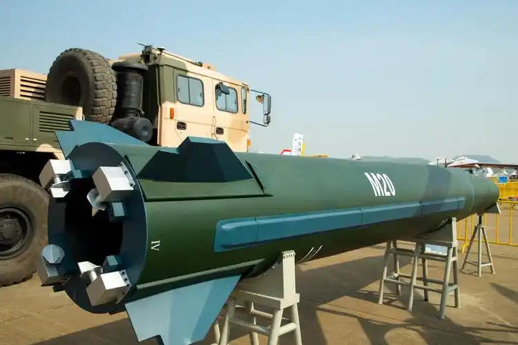 显示exif信息   通用导弹发射车(m20导弹)