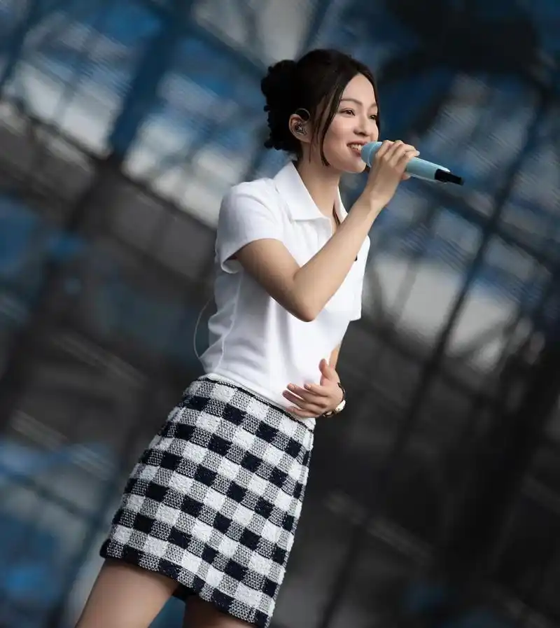 明星动态# #明星穿搭# #张韶涵