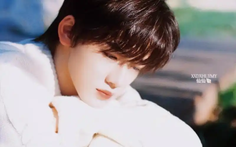 【宋亚轩】这脸不做壁纸怎么可以呢?❤️