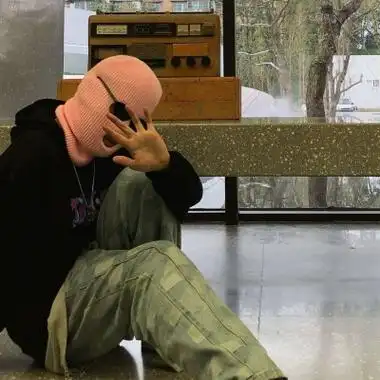 男生头像:再见面时尴尬就是还未消_男生头像_我要个性网