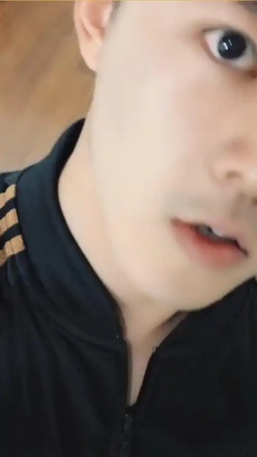 日常生活照#帅哥生活照片一人多张男套图照片私人飞机时尚干净小年轻