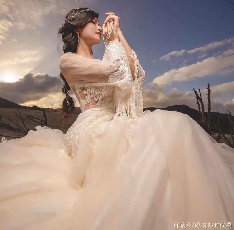 顶级婚服品牌yolancris推出最新款婚纱,仙气飘飘,真是太美了