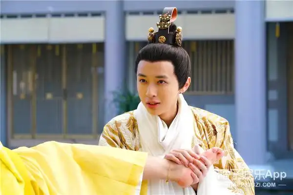 凤囚凰张逸杰演变态皇帝圈粉可怎么这么快就领盒饭了