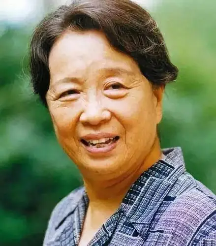 原以为闹着玩,看到年轻时的照片闭嘴了|校花|李明启|容嬷嬷_新浪新闻