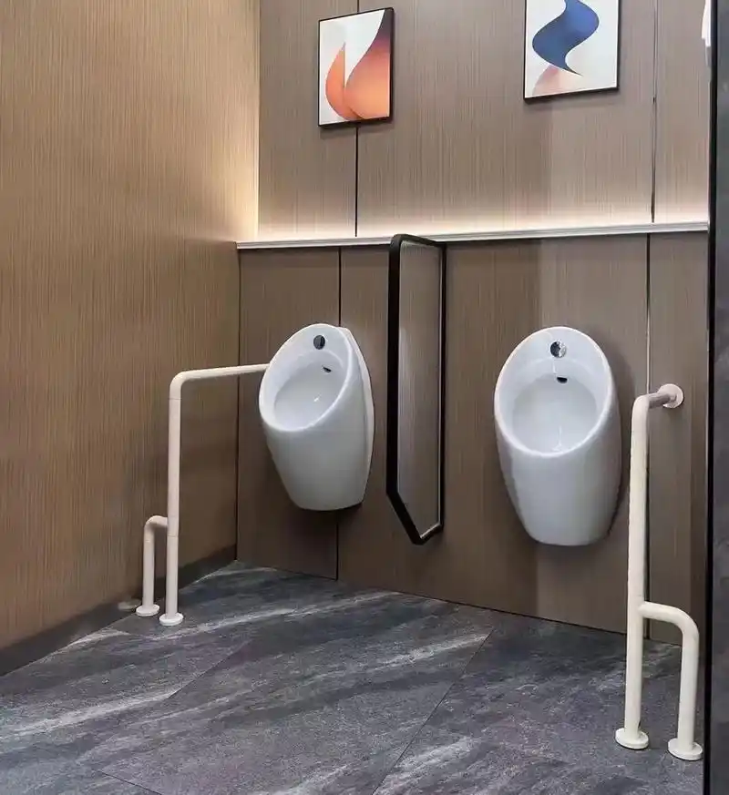 中医院扶手已安装好,卫生间安全扶手,医院防撞扶手,医院墙上的 - 抖音