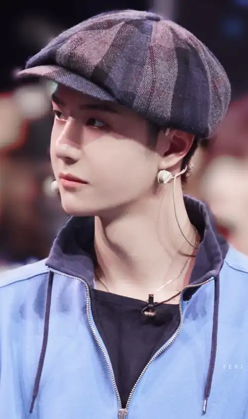王一博英伦风复古帽子#王一博这就是街舞英伦风复古帽子搭配蓝色卫衣