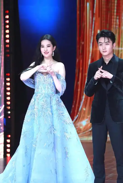 别被这5位的"甜妹脸"给骗了!以为只有1米5,真实身高吓到我了