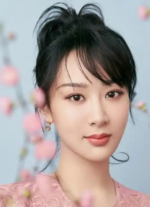 90后人气小花旦杨紫个人写真:清新甜美,俏皮可爱!