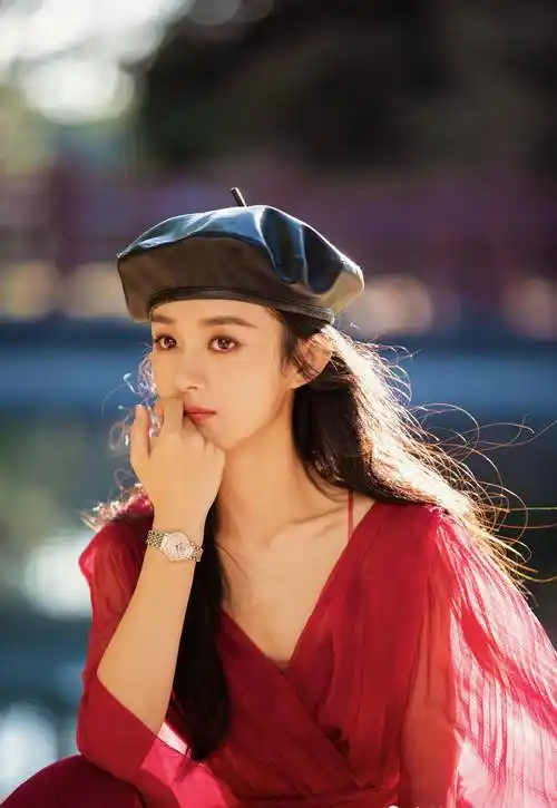 原创赵丽颖最新杂志大片来了这一次她自己来承包鱼塘