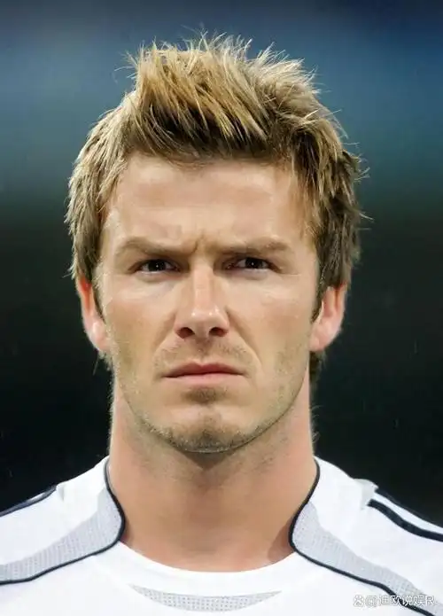 贝克汉姆,这个名字对于世界各地的足球迷来说,已经成为了传奇和代表.