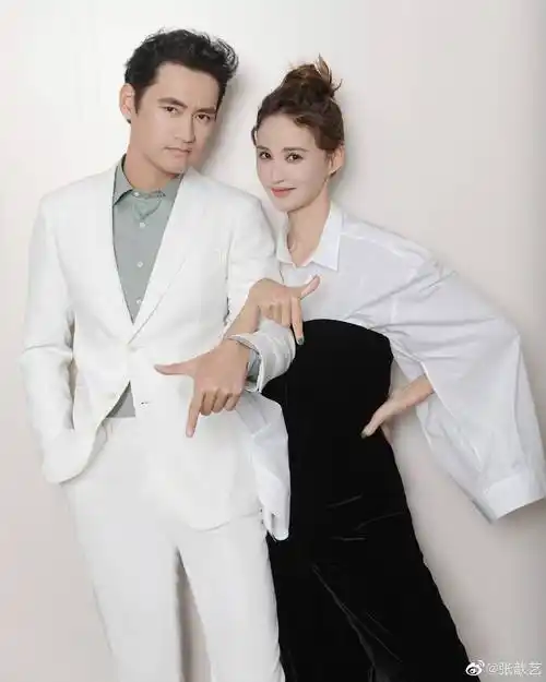 张歆艺袁弘结婚七周年,花式比7合照,一个比一个甜_仪式_祝福_都对