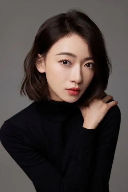 吴谨言最新宣传照释出,黑色毛衣裙搭配波浪短发__财经头条